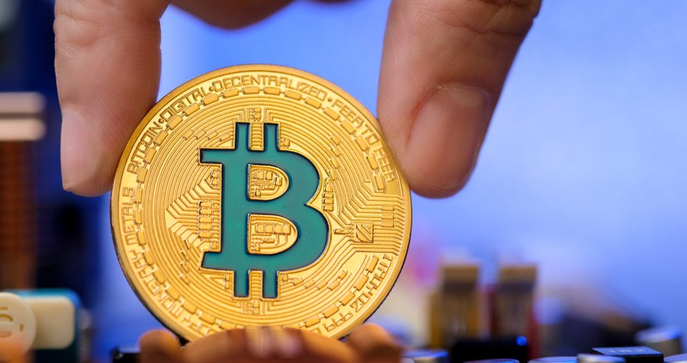 Voyager grâce à ses bitcoins : est-ce vraiment possible ?